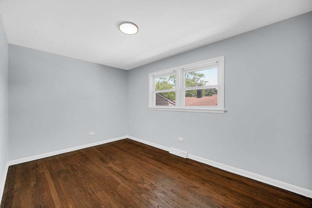 15041 Irving Avenue - Photo 6