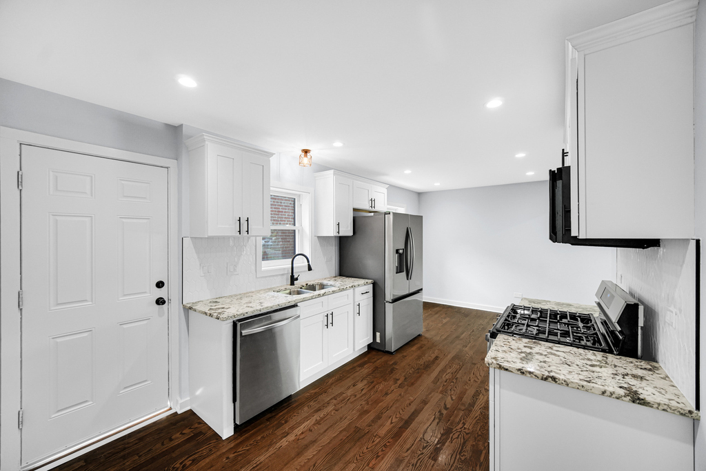15041 Irving Avenue - Photo 3