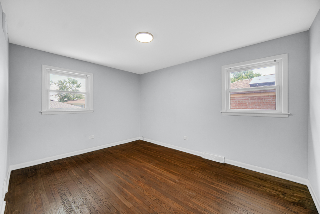 15041 Irving Avenue - Photo 5