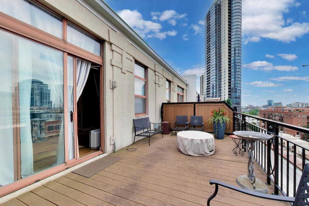360 W Illinois Street - Photo 29