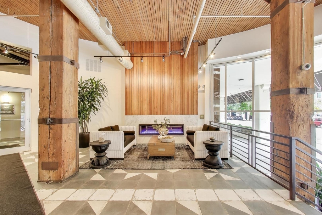 360 W Illinois Street - Photo 5