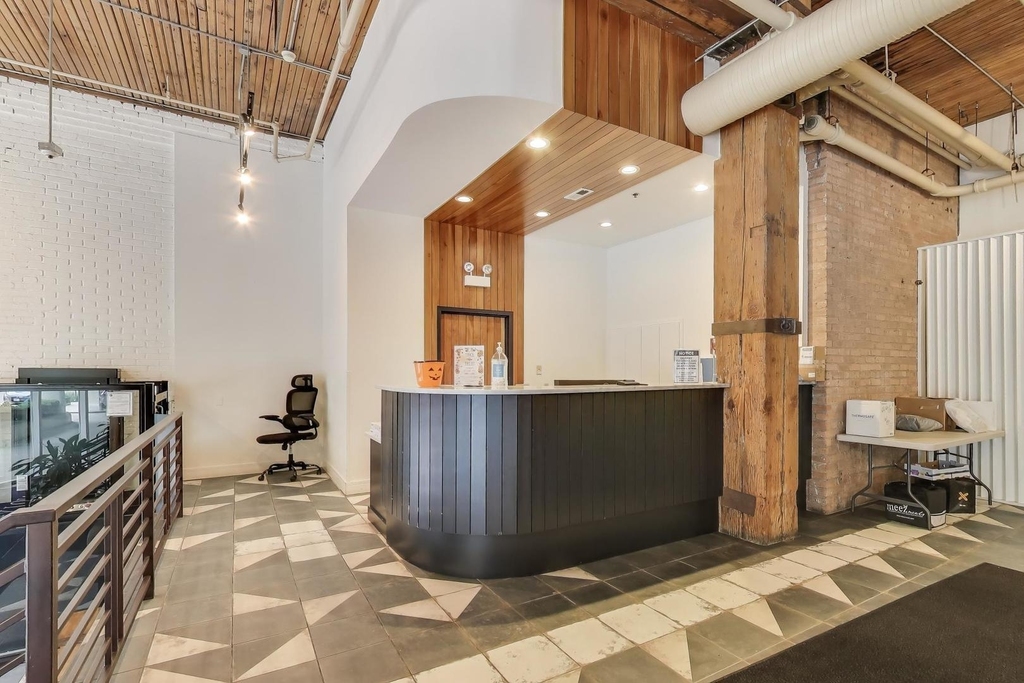 360 W Illinois Street - Photo 7