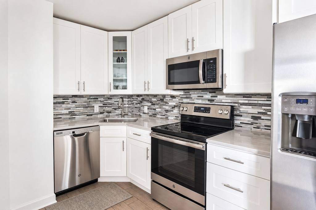 2626 N Lakeview Avenue - Photo 8