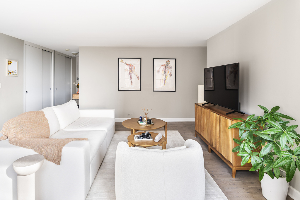 2626 N Lakeview Avenue - Photo 7