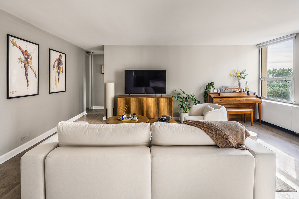2626 N Lakeview Avenue - Photo 4