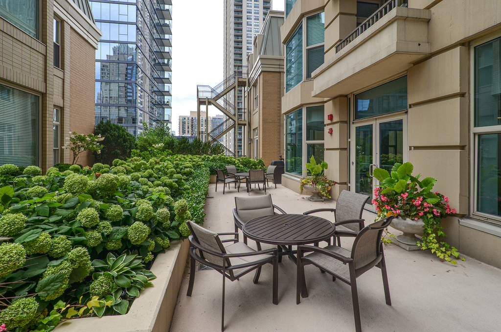 25 E Superior Street - Photo 44
