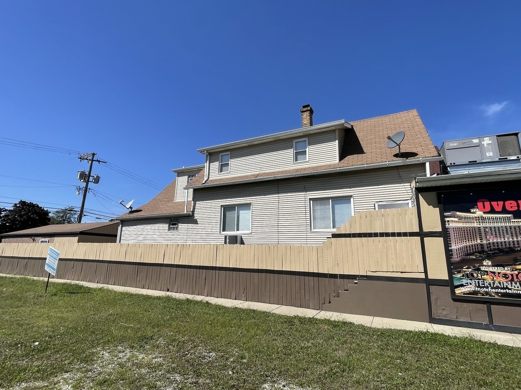 714 Broadway Avenue - Photo 0