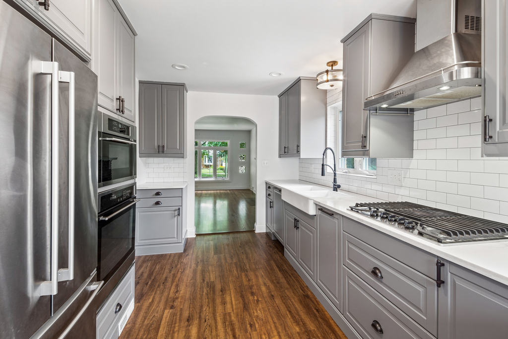 6114 N Lenox Avenue - Photo 2