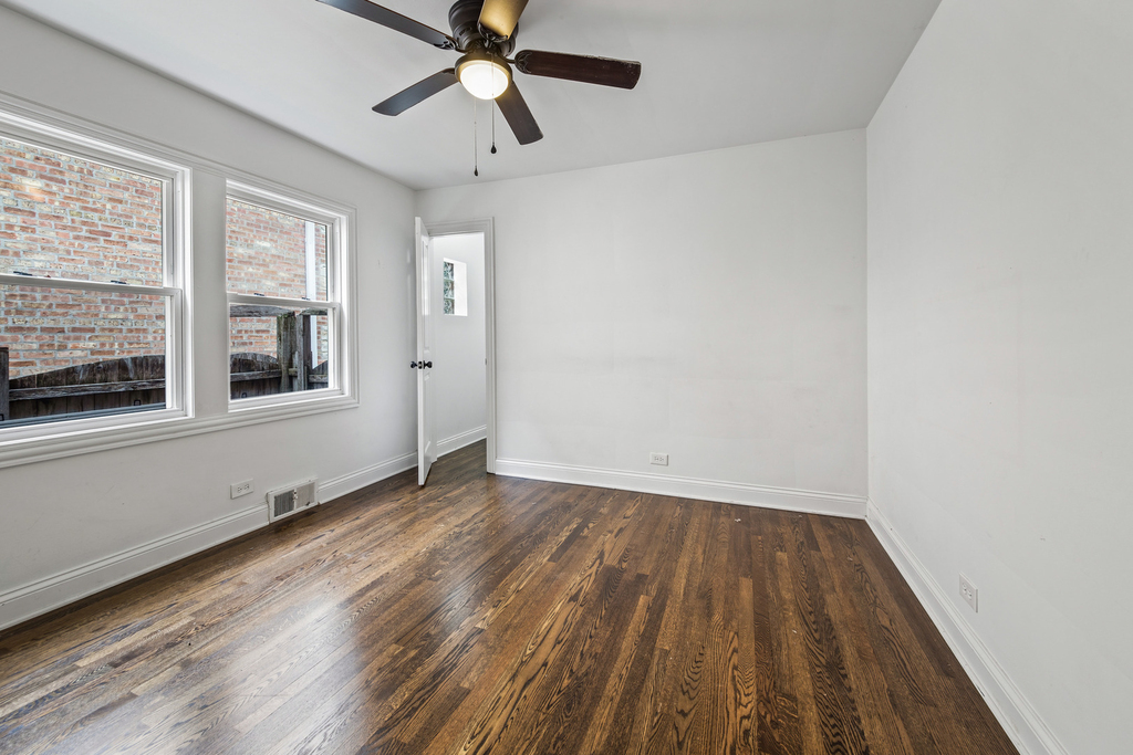 6114 N Lenox Avenue - Photo 9