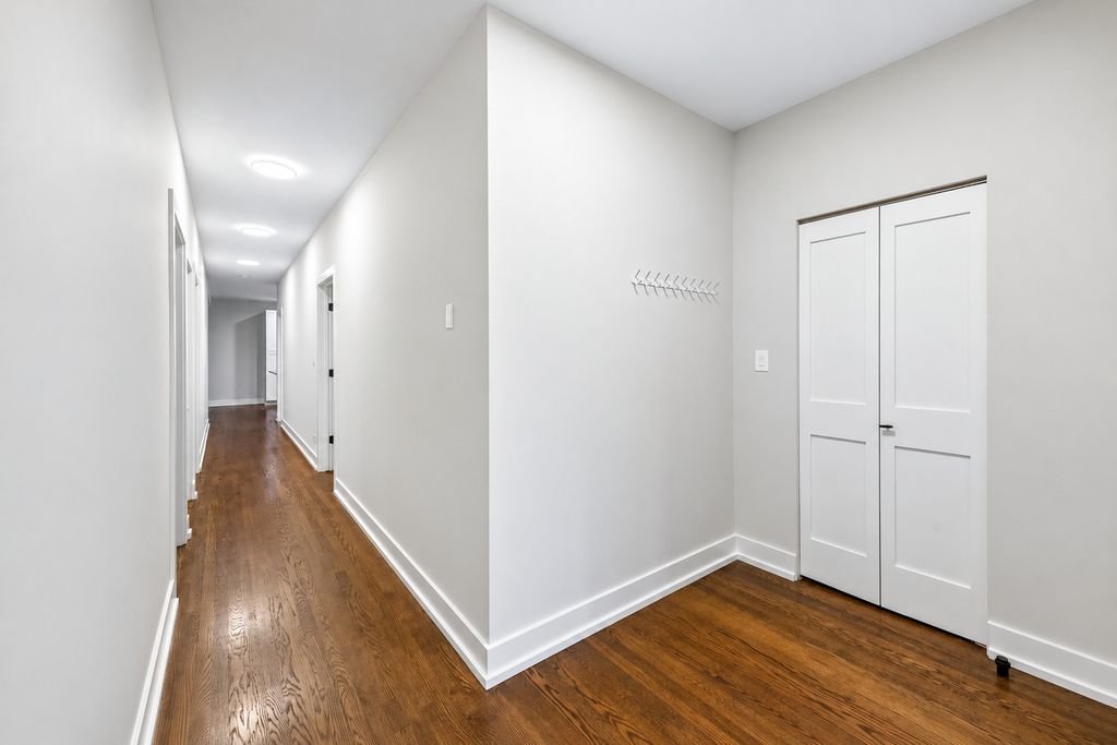 6453 N Bosworth Avenue - Photo 2