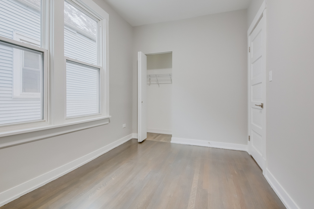 2842 N Avers Avenue - Photo 11