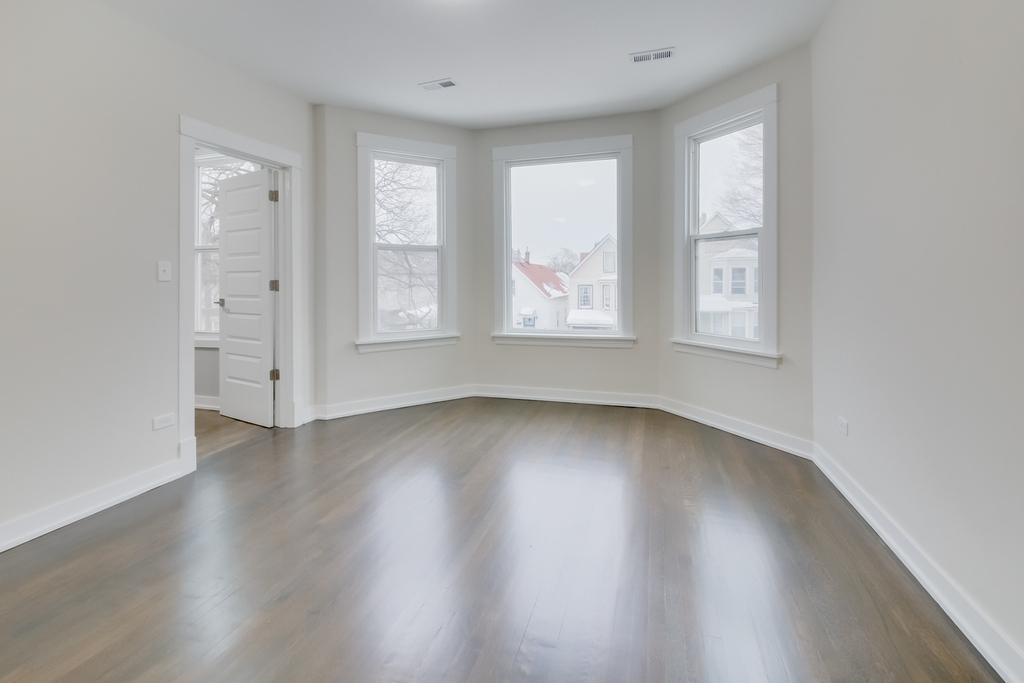 2842 N Avers Avenue - Photo 5