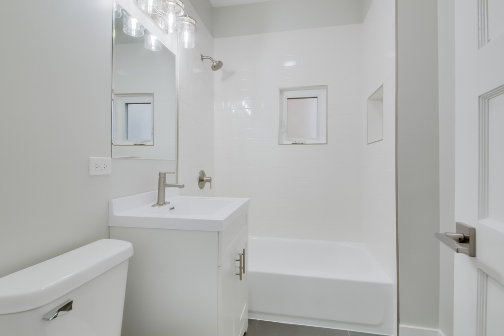 2842 N Avers Avenue - Photo 13