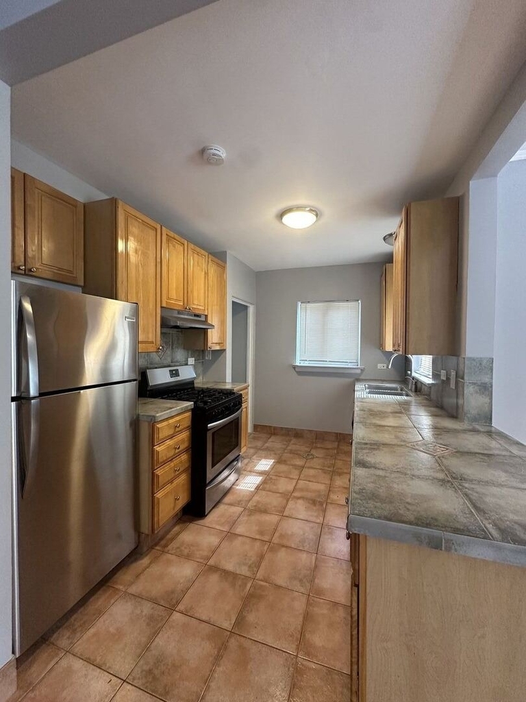 18549 Dundee Avenue - Photo 10
