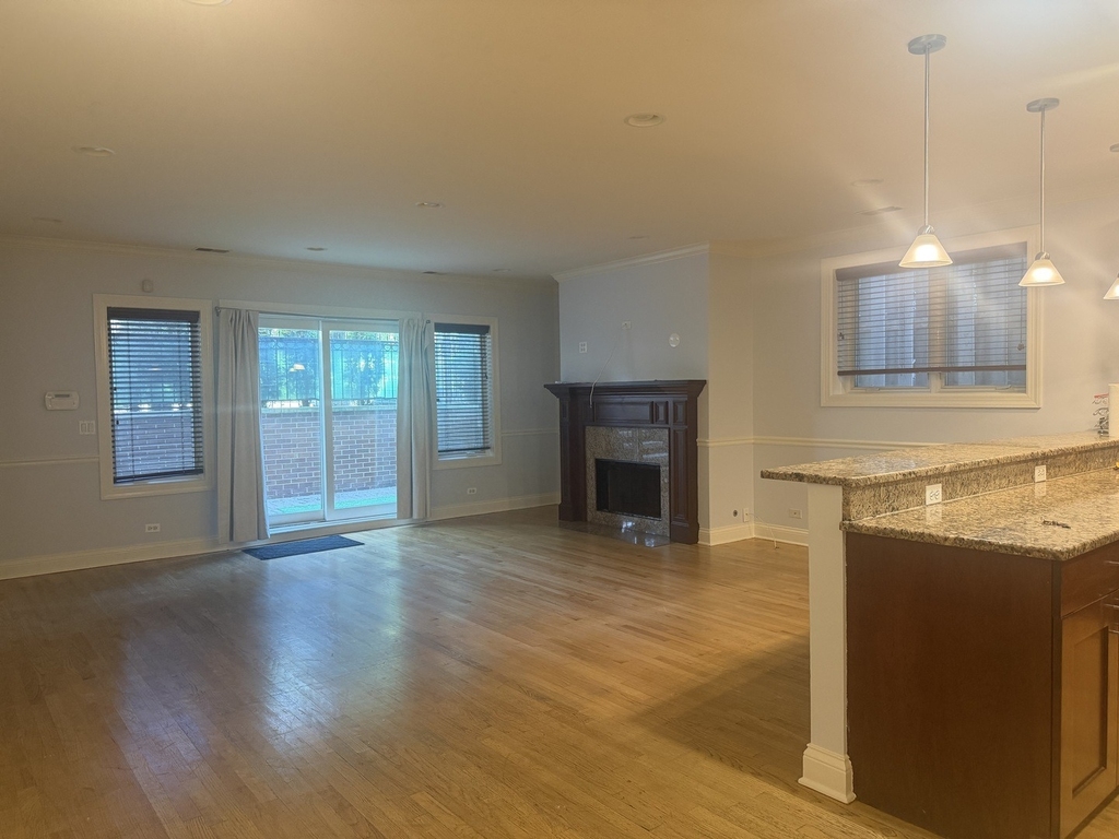 4332 N Ashland Avenue - Photo 1