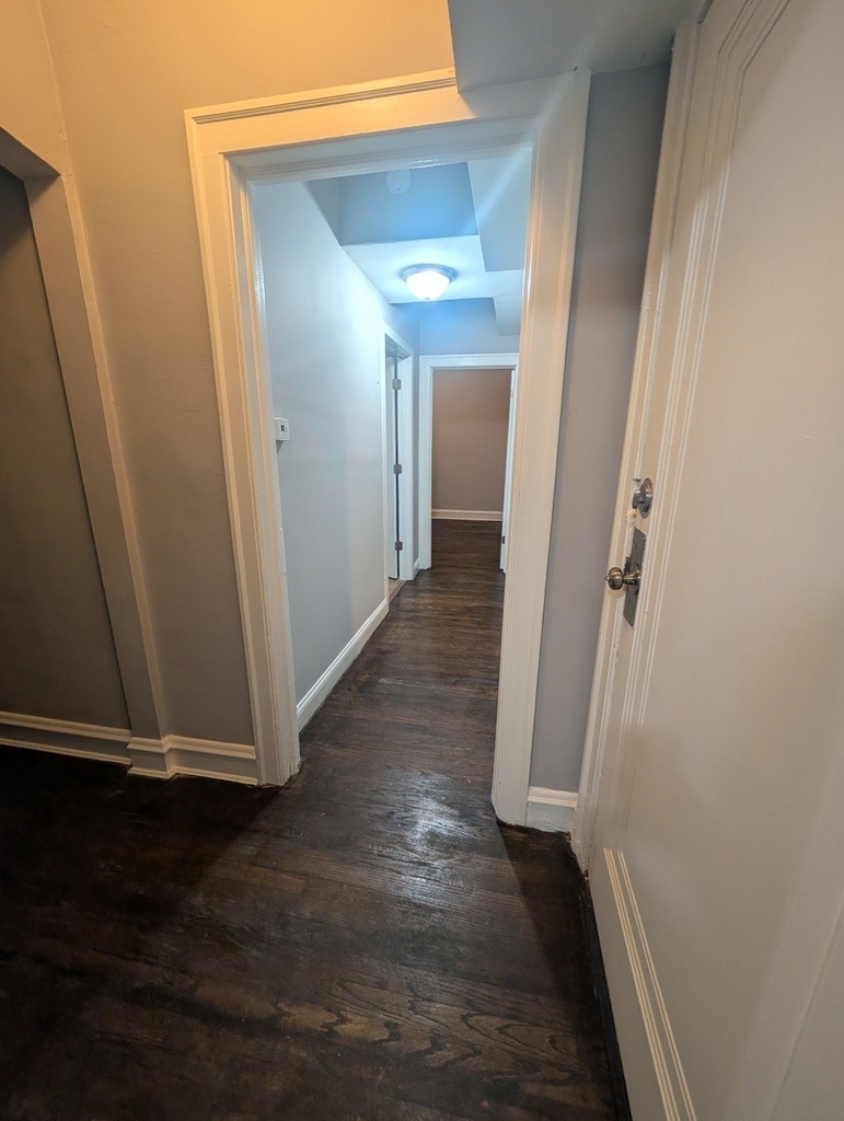 1020 W 68th Street - Photo 3