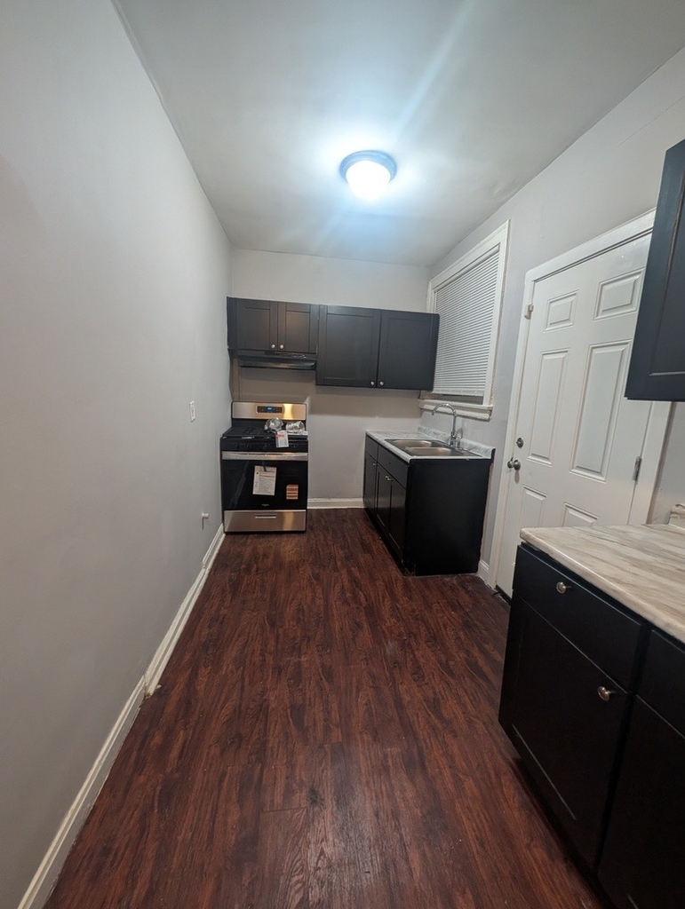 1020 W 68th Street - Photo 6