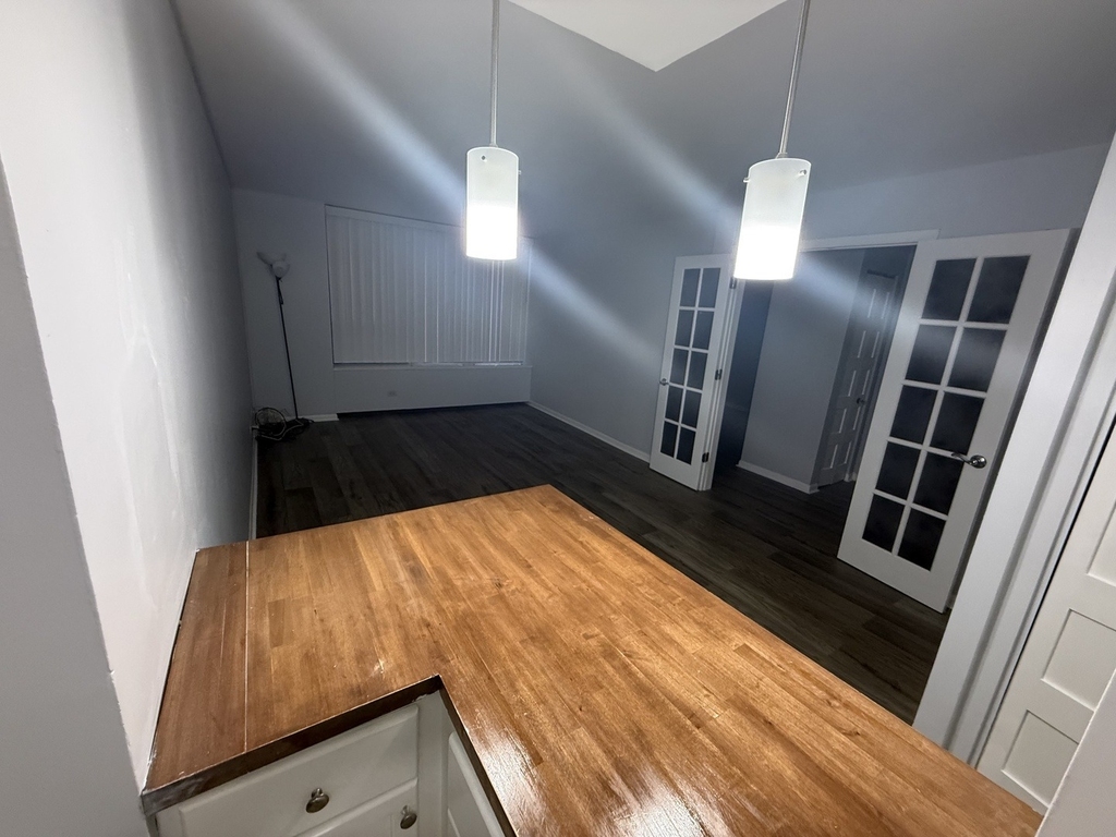 3930 N Pine Grove Avenue - Photo 2