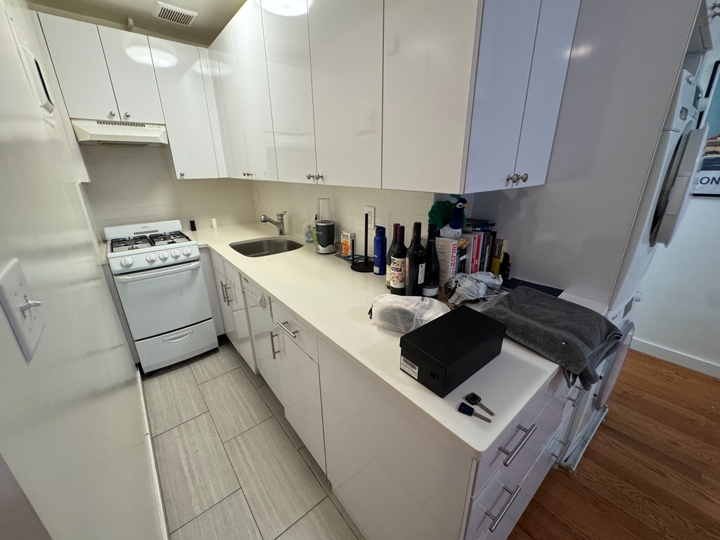 17 West 89th Street - Photo 2