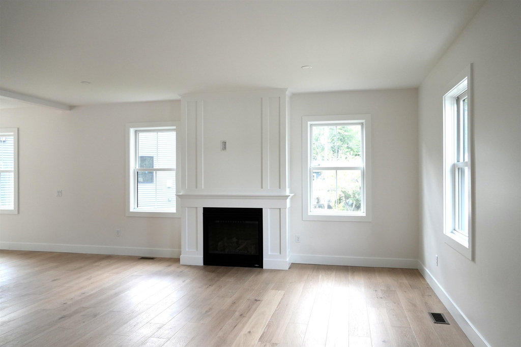 48 Main - Photo 11