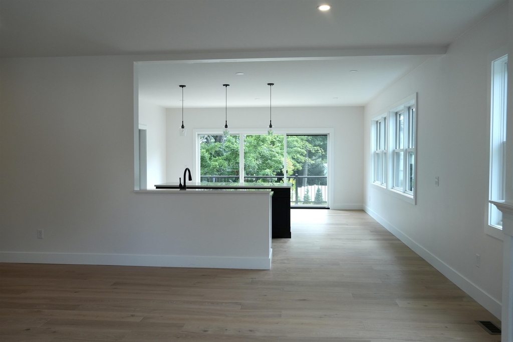48 Main - Photo 10