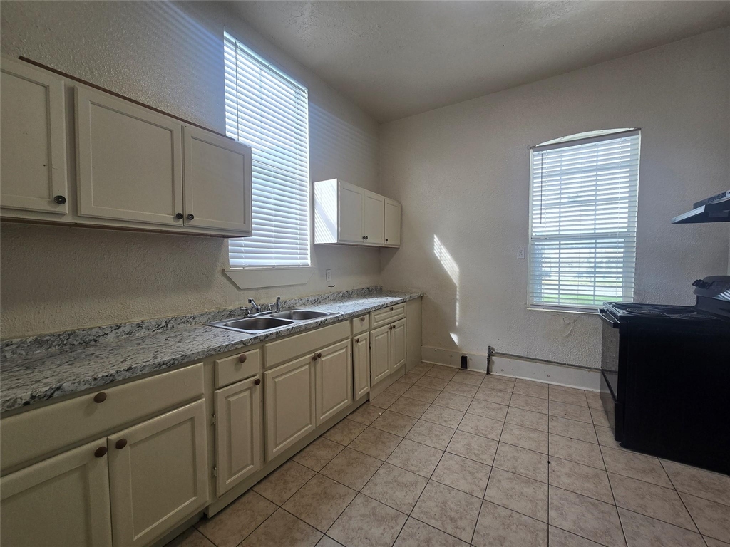 3523 Winnie Street - Photo 7