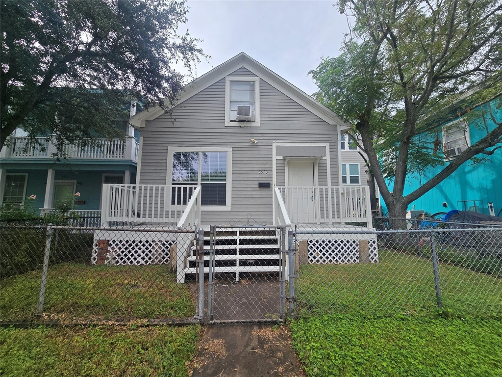 3523 Winnie Street - Photo 0