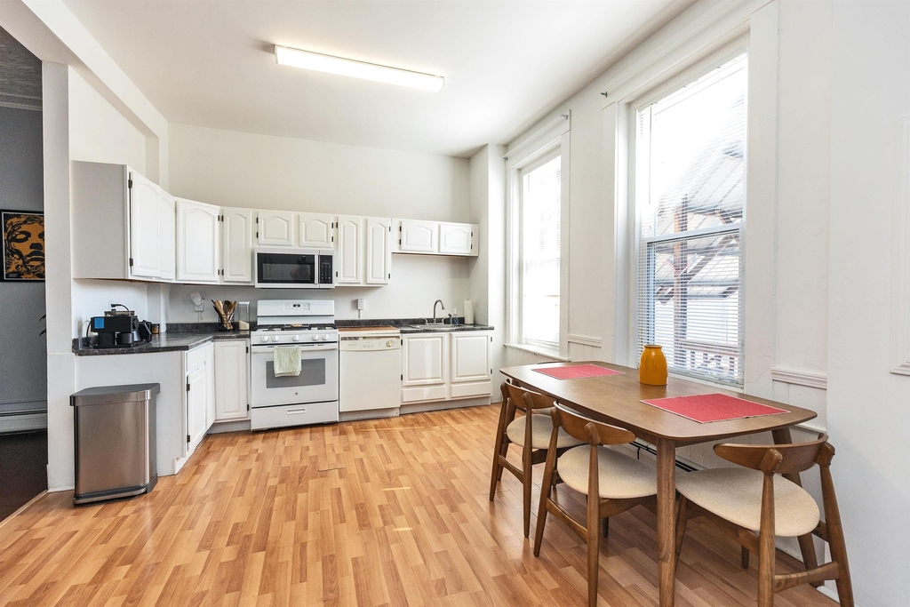 133 Main - Photo 13