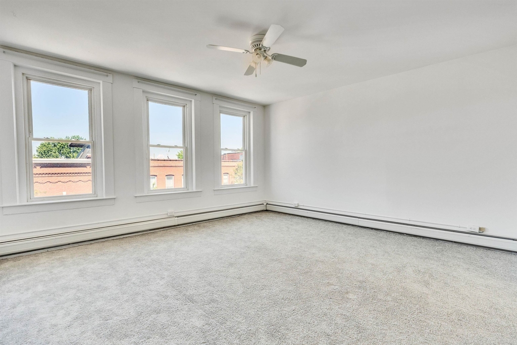 133 Main - Photo 23