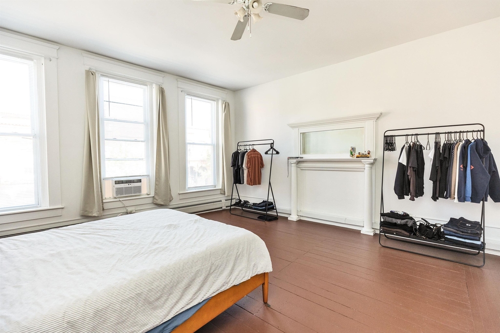 133 Main - Photo 8