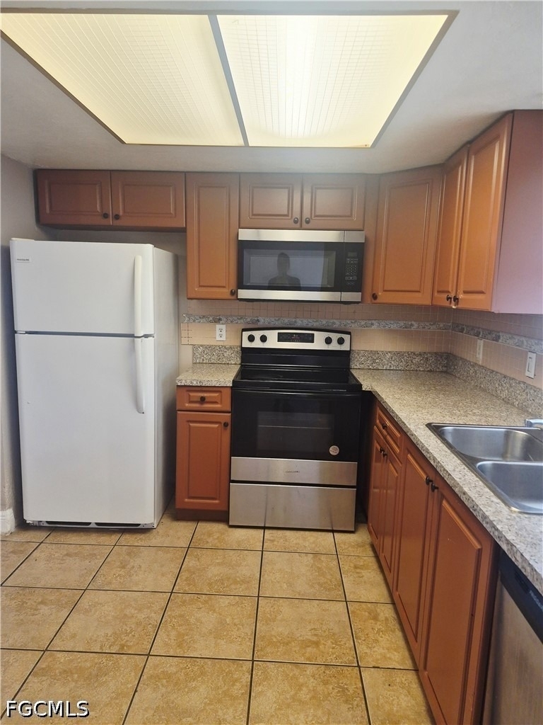 3206 Se Santa Barbara Place - Photo 1