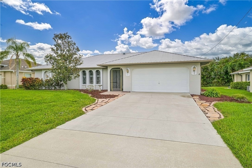 634 Se 32nd Street - Photo 1
