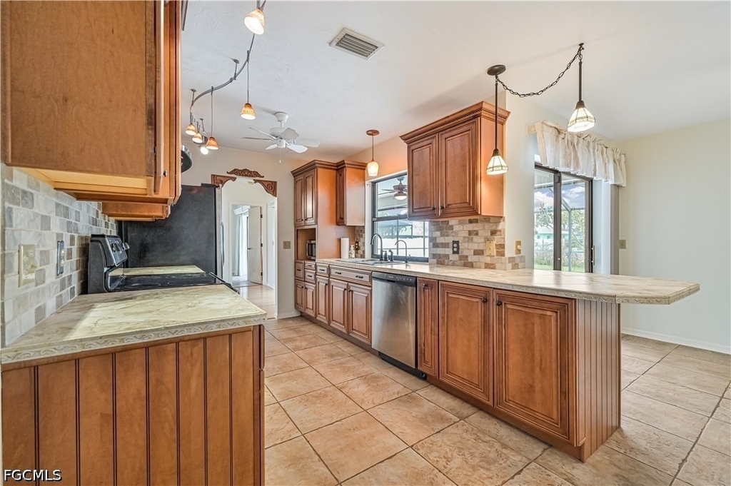 634 Se 32nd Street - Photo 3