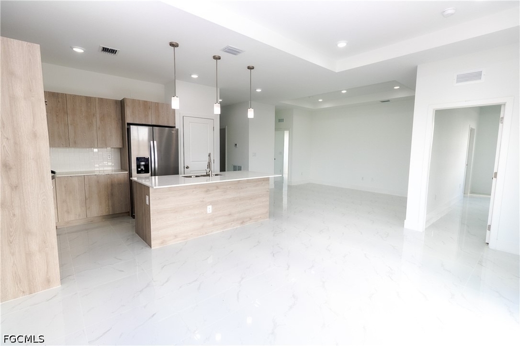 731 Bering Avenue S - Photo 2