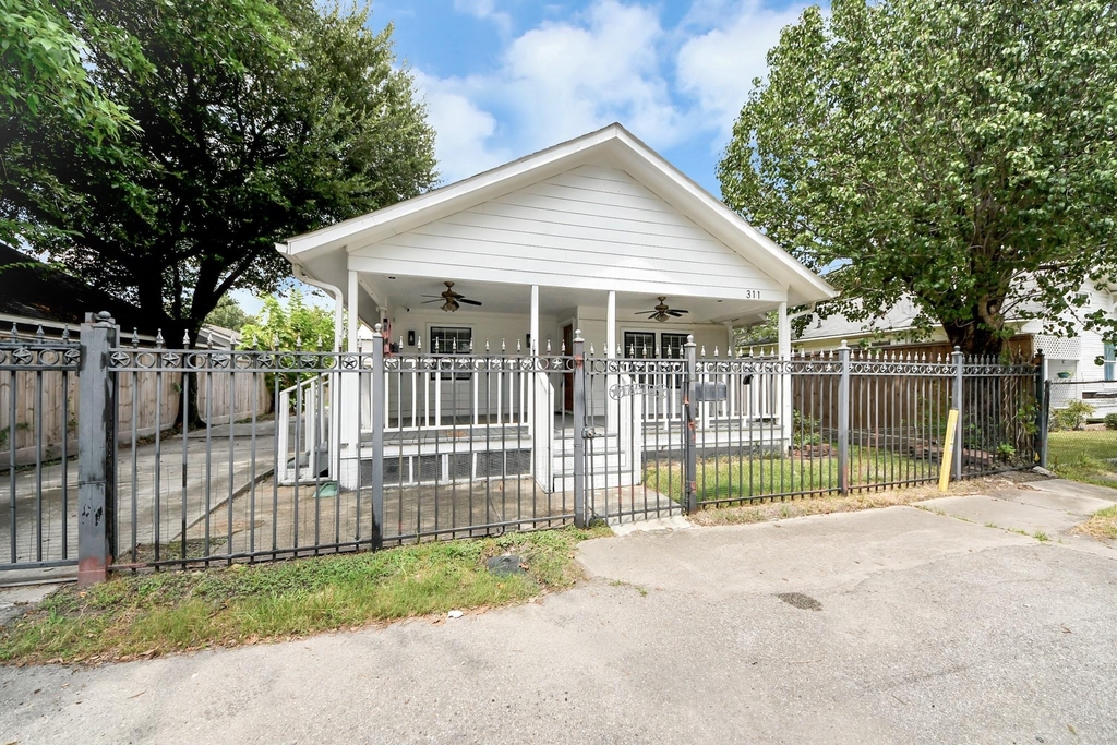 311 N Milby Street - Photo 0