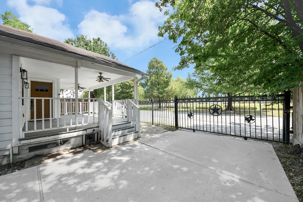 311 N Milby Street - Photo 1