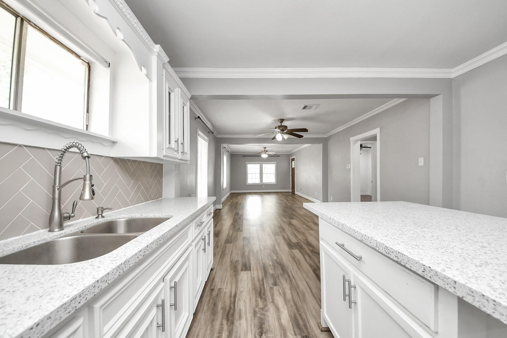 311 N Milby Street - Photo 7