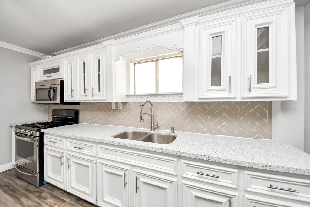 311 N Milby Street - Photo 6