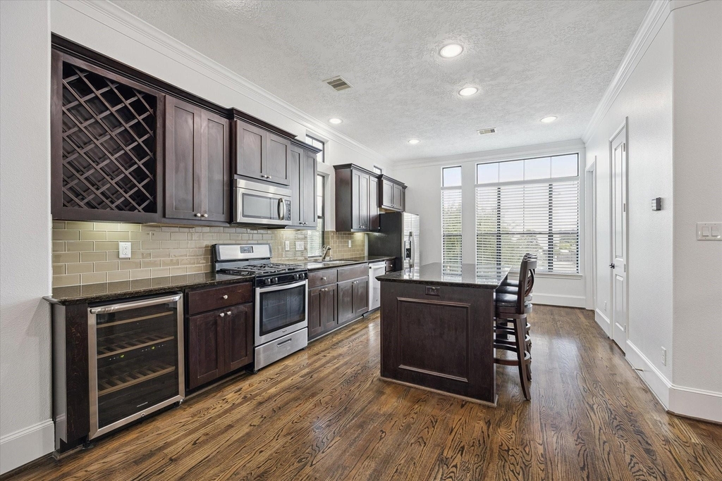 1110 W 25th Street - Photo 4