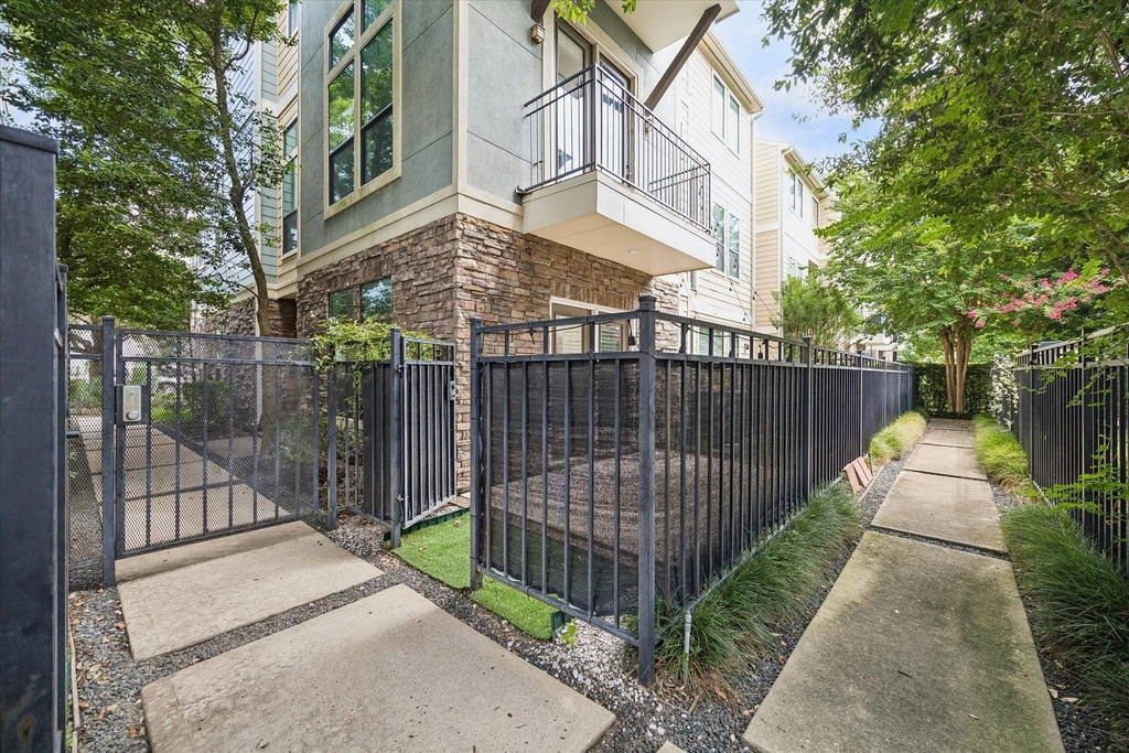 1110 W 25th Street - Photo 2