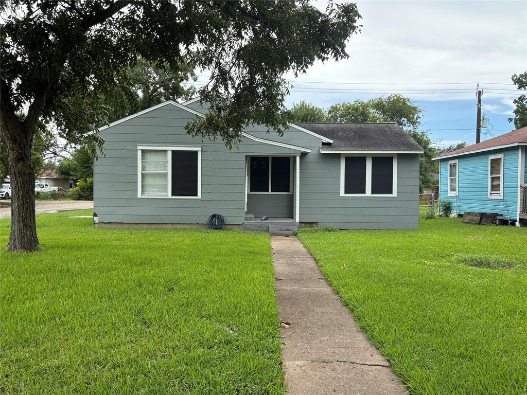 1603 W 8th Street - Photo 1