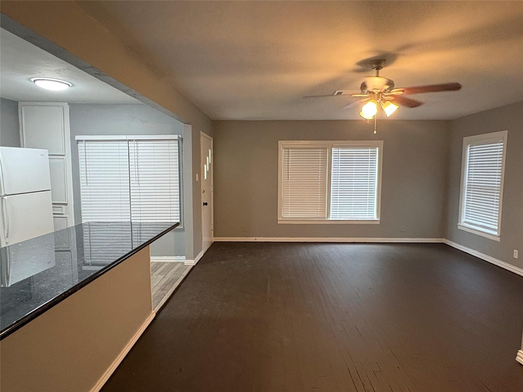 1603 W 8th Street - Photo 3