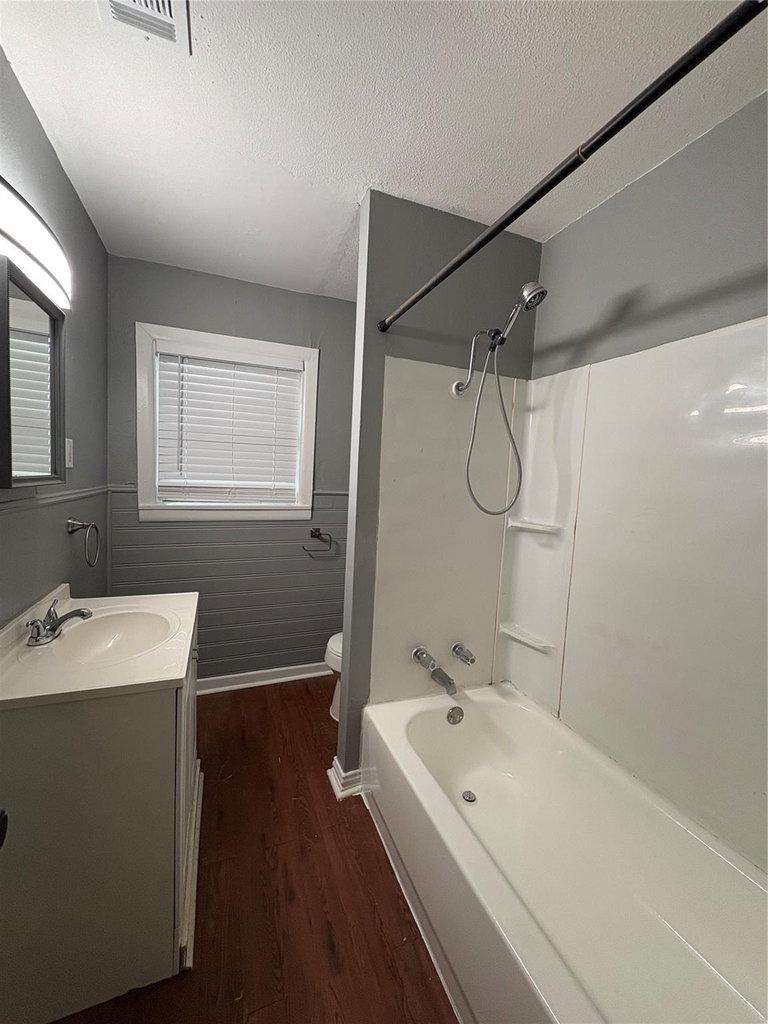 1603 W 8th Street - Photo 8