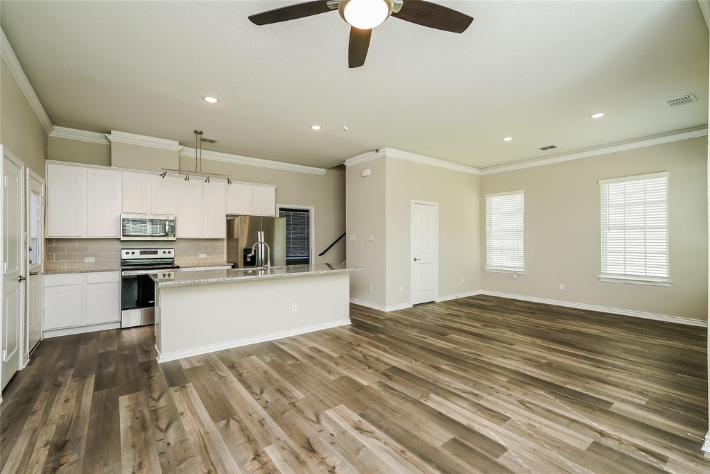 2417 Aurora Lane - Photo 2