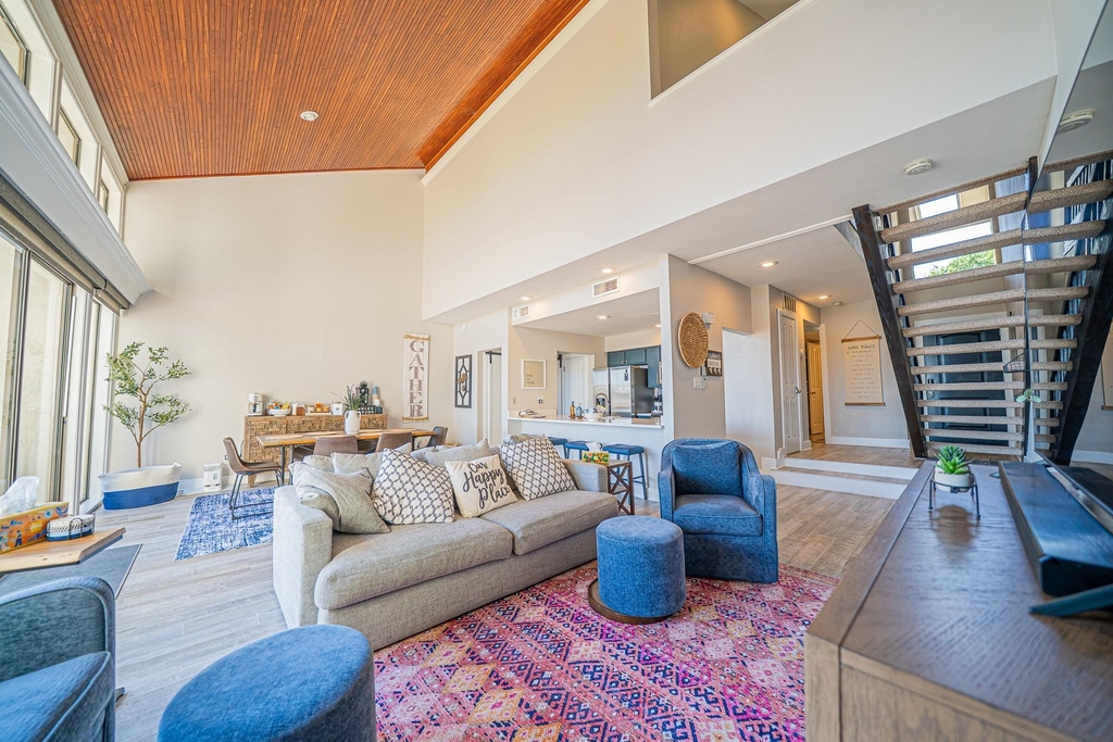4006 Knollcrest Drive - Photo 2