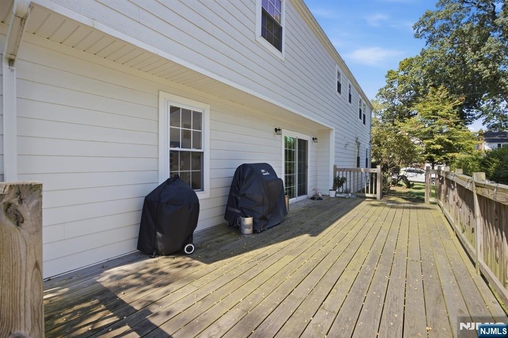 130 Surrey - Photo 9