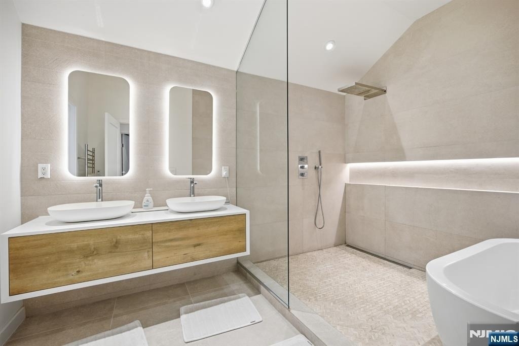 130 Surrey - Photo 19