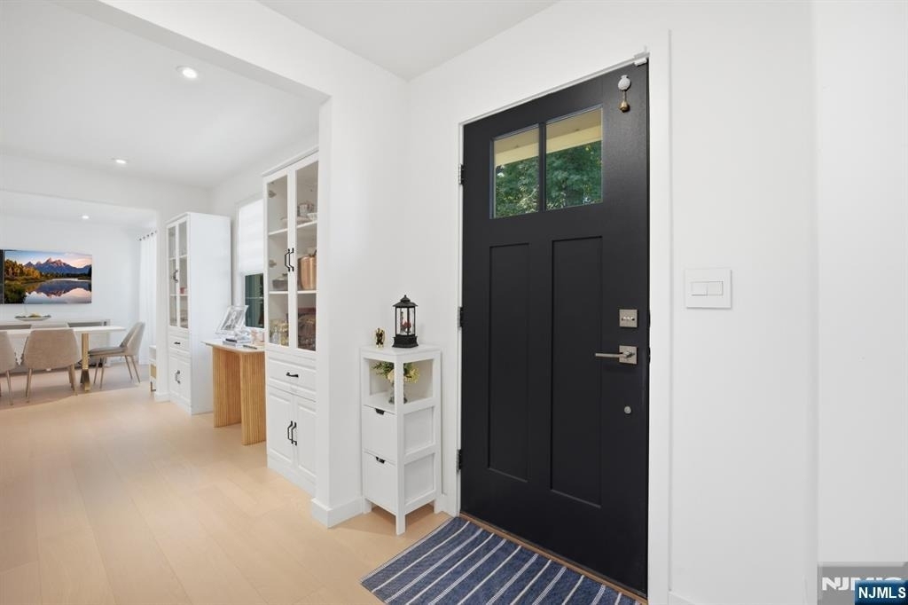 130 Surrey - Photo 2