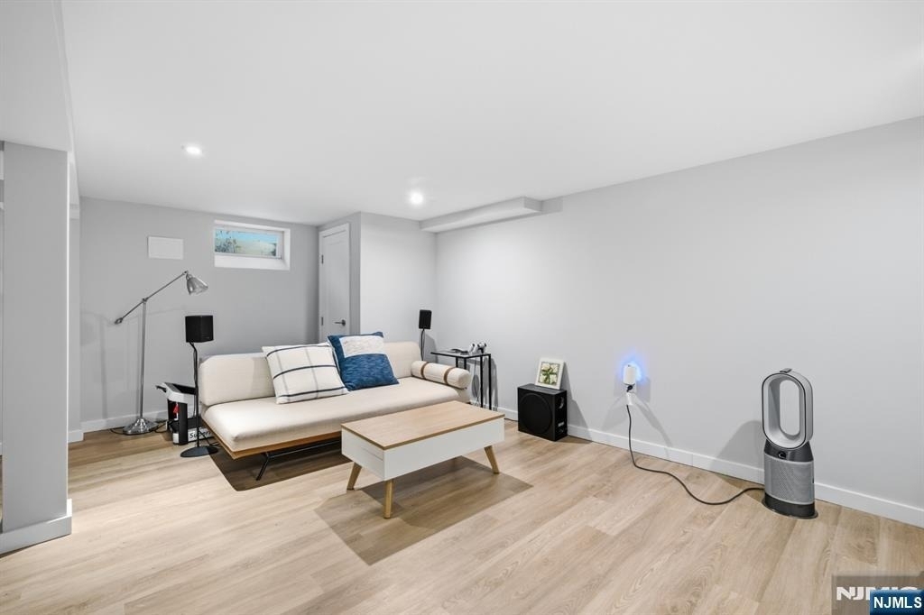 130 Surrey - Photo 21