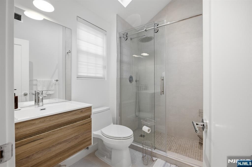 130 Surrey - Photo 15